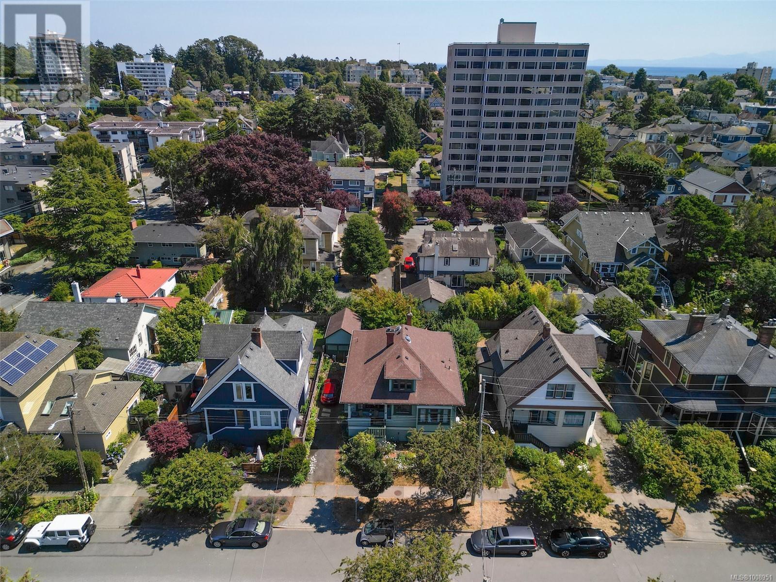 VICTORIA, British Columbia, V8V 2H6, CA, 3 Bedrooms Bedrooms, ,2 BathroomsBathrooms,Residential,For Sale,1906756