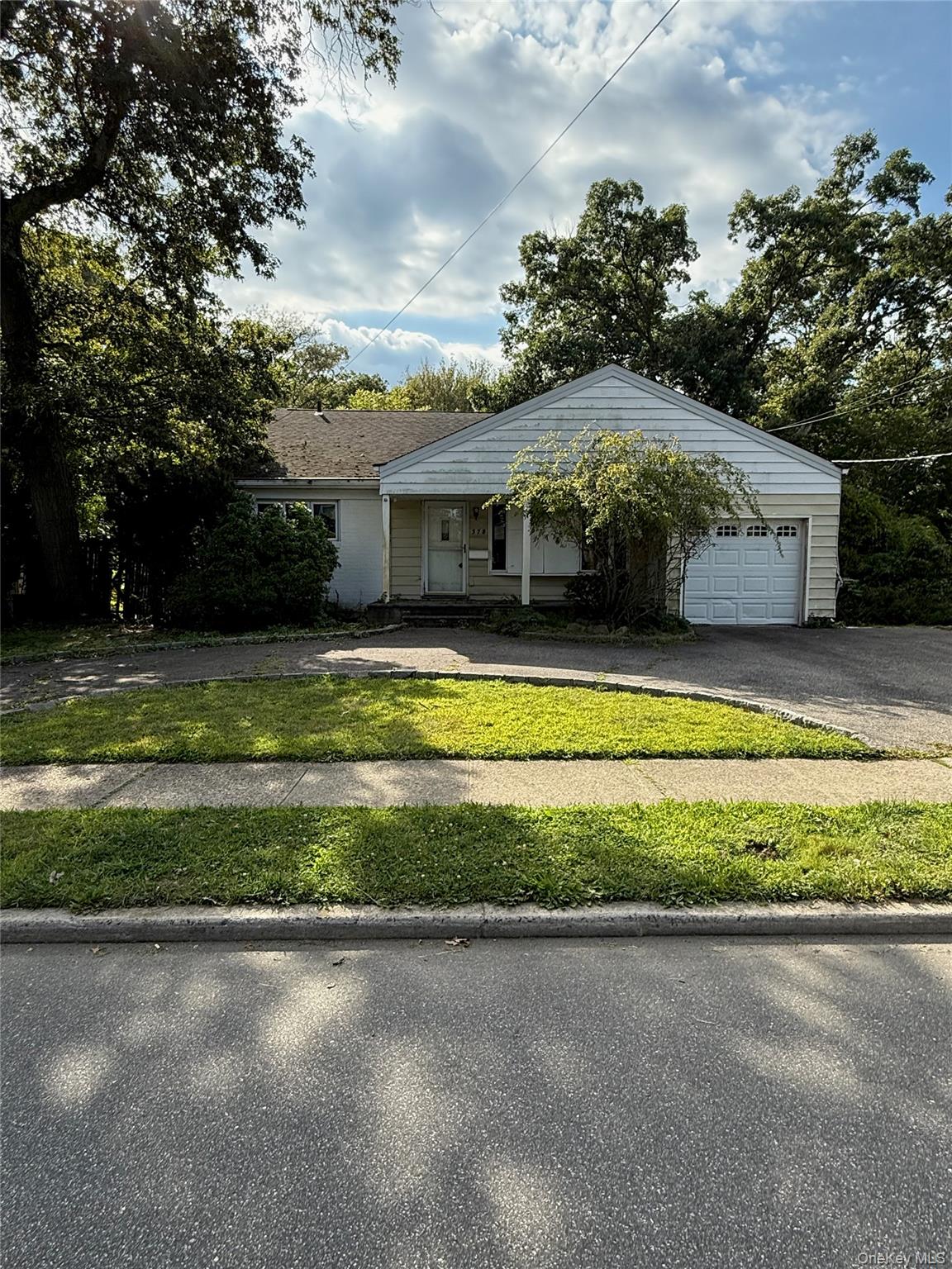 Massapequa Park, New York, 11762, United States, 4 Bedrooms Bedrooms, ,3 BathroomsBathrooms,Residential,For Sale,1949426