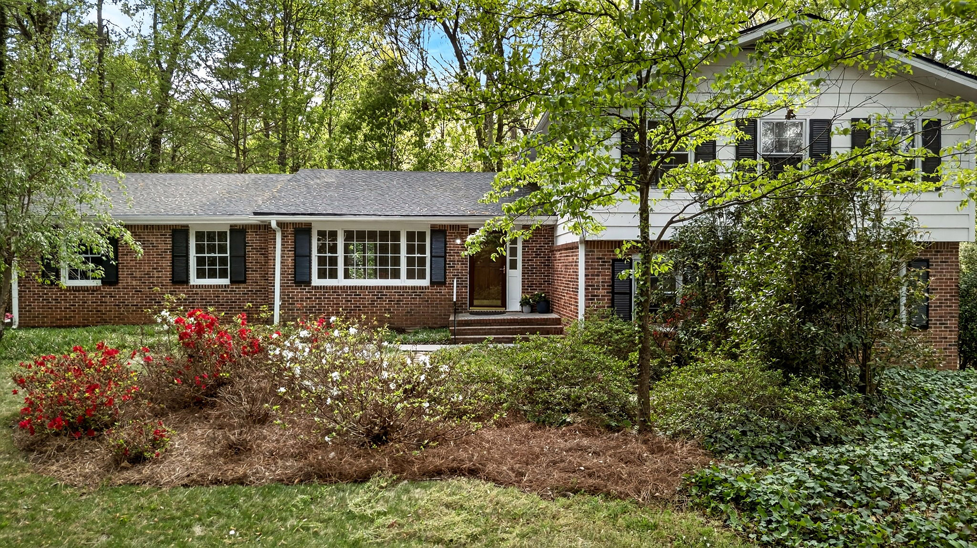  Thoughtfully Expanded and Updated Dunwoody Home on Wooded 0.82+/- Acre Lot - 物件實景
