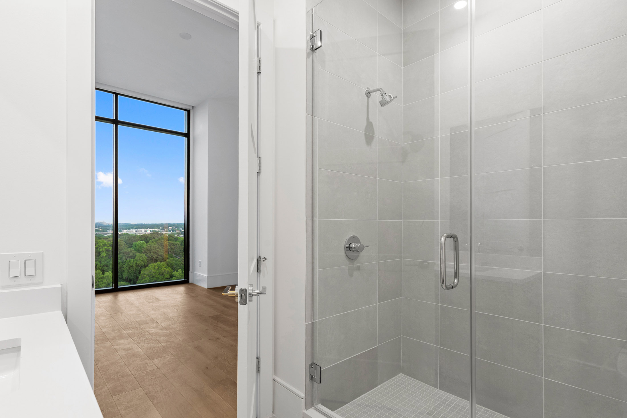  Stunning 17th Floor Corner Unit with Architectural Upgrades - 物件實景