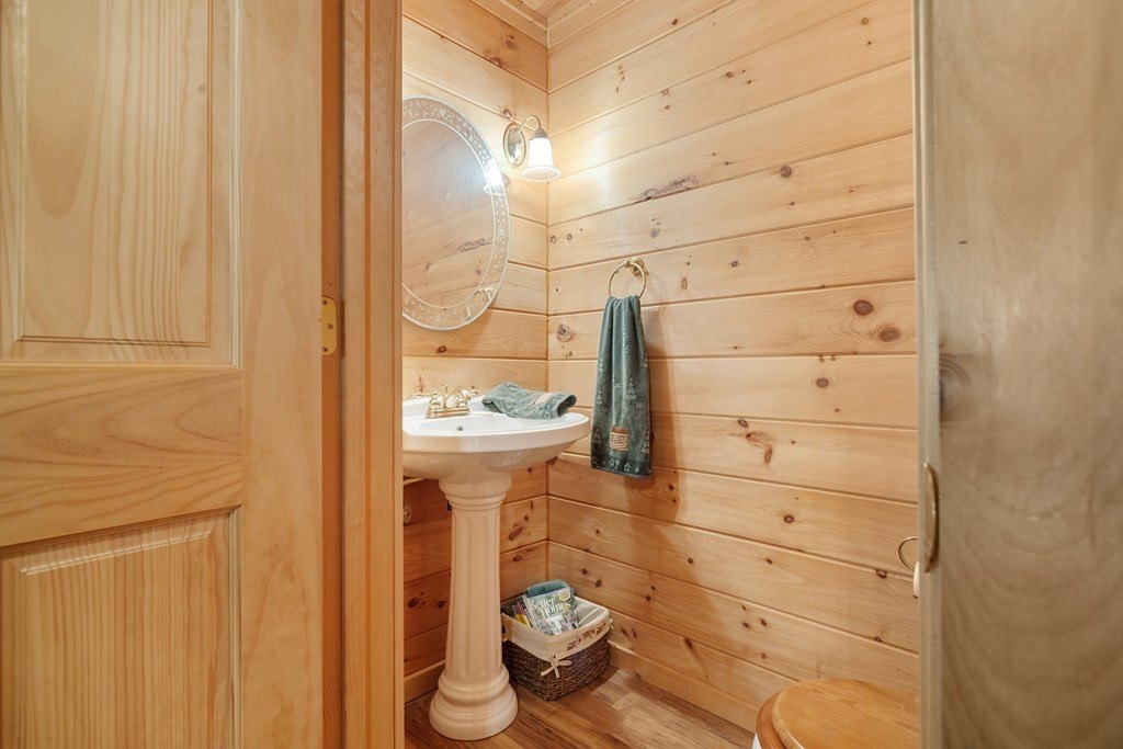 Hayesville, North Carolina, 28904, United States, 3 Bedrooms Bedrooms, ,4 BathroomsBathrooms,Residential,For Sale,1909515