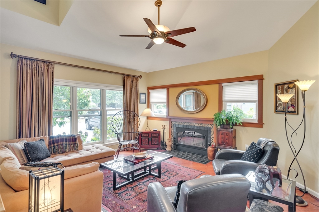 Waltham, Massachusetts, 02452, United States, 4 Bedrooms Bedrooms, ,4 BathroomsBathrooms,Residential,For Sale,1934478