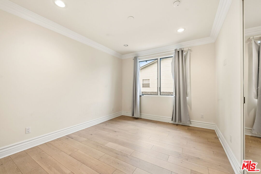 Encino, California, 91436, United States, 4 Bedrooms Bedrooms, ,3 BathroomsBathrooms,Residential,For Sale,1988091