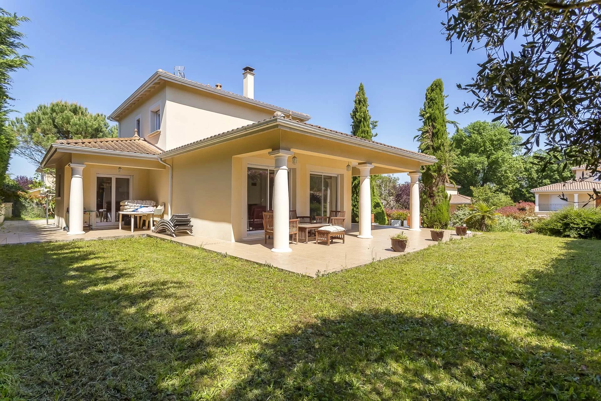 Francheville, Auvergne-Rhône-Alpes, 69340, FR, 6 Bedrooms Bedrooms, ,Residential,For Sale,1942324