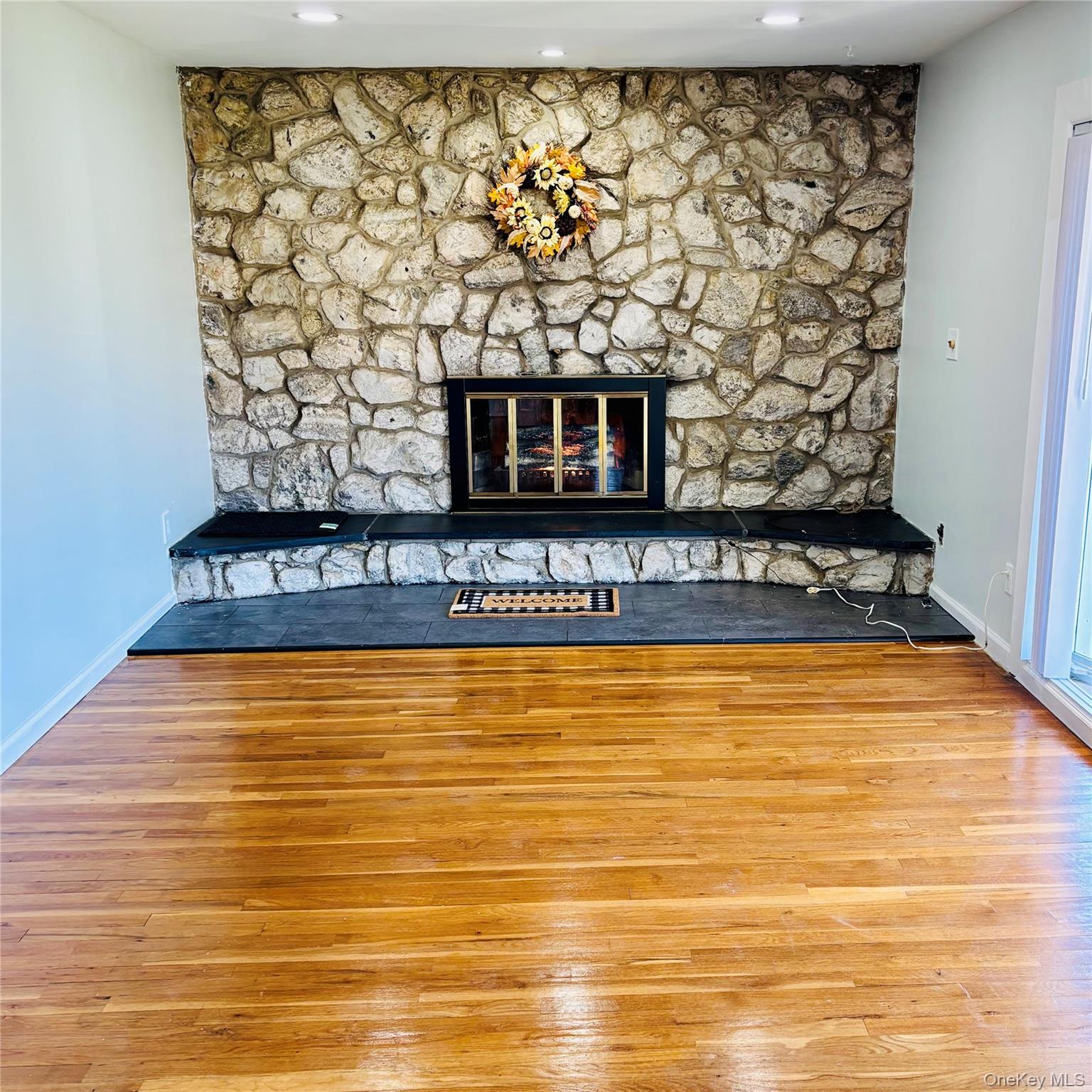 West Babylon, New York, 11704, United States, 3 Bedrooms Bedrooms, ,2 BathroomsBathrooms,Residential,For Sale,1988750