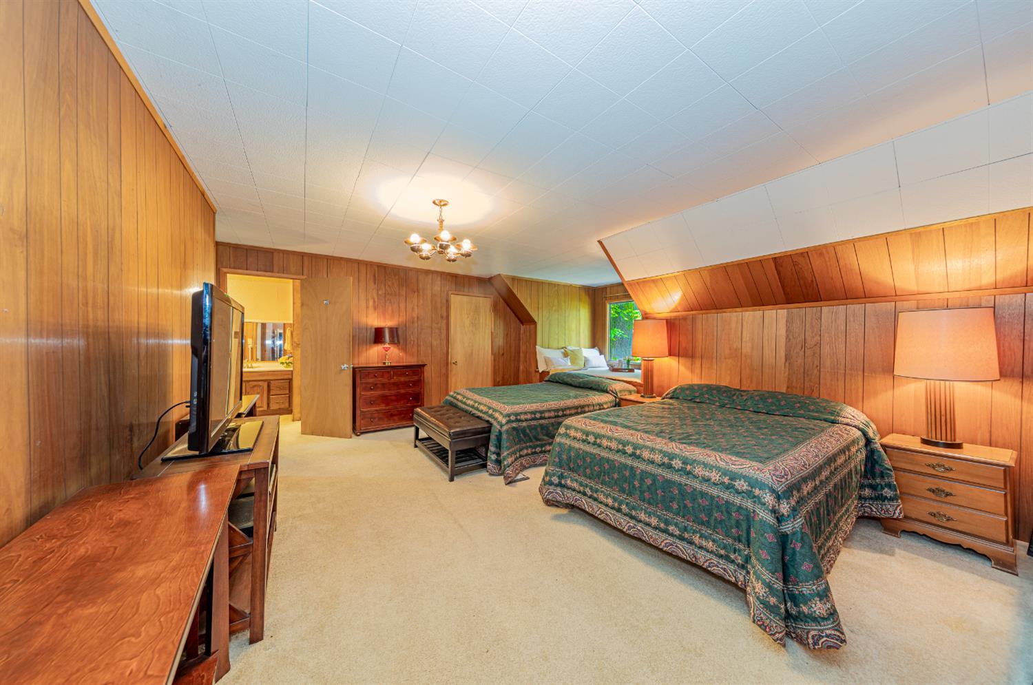 Fish Camp, California, 93623, United States, 5 Bedrooms Bedrooms, ,2 BathroomsBathrooms,Residential,For Sale,1869903