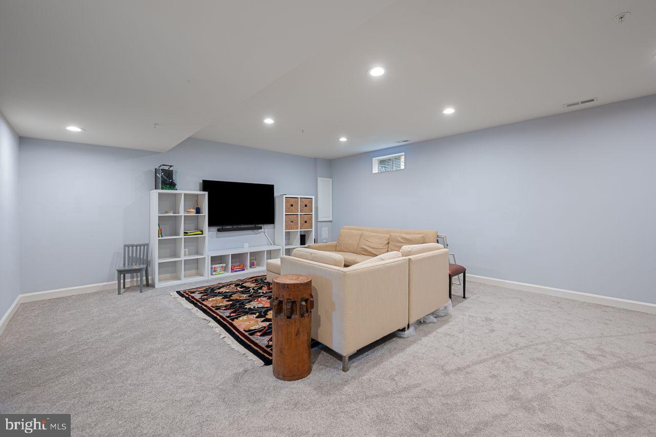 Clarksburg, Maryland, 20871, United States, 3 Bedrooms Bedrooms, ,3 BathroomsBathrooms,Residential,For Sale,1885588
