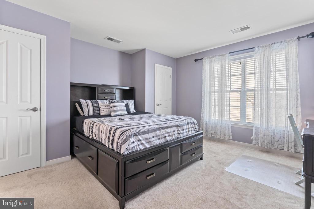 Stafford, Virginia, 22554, United States, 5 Bedrooms Bedrooms, ,4 BathroomsBathrooms,Residential,For Sale,1934341