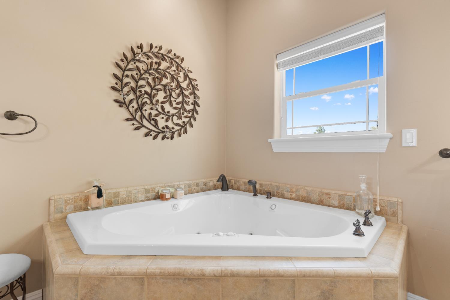 Penn Valley, California, 95946, United States, 5 Bedrooms Bedrooms, ,3 BathroomsBathrooms,Residential,For Sale,1915394