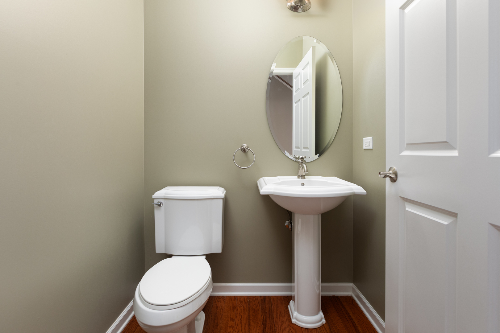 North Aurora, Illinois, 60542, United States, 3 Bedrooms Bedrooms, ,3 BathroomsBathrooms,Residential,For Sale,1969477