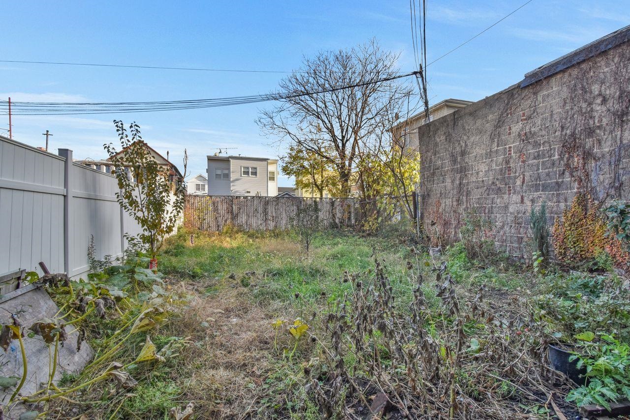 Bayonne, New Jersey, 07002, United States, 3 Bedrooms Bedrooms, ,1 BathroomBathrooms,Residential,For Sale,2000875