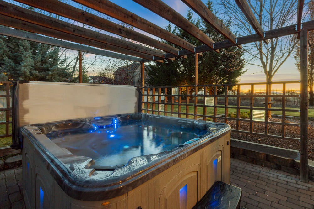 Klamath Falls, Oregon, 97601, United States, 3 Bedrooms Bedrooms, ,3 BathroomsBathrooms,Residential,For Sale,1848515