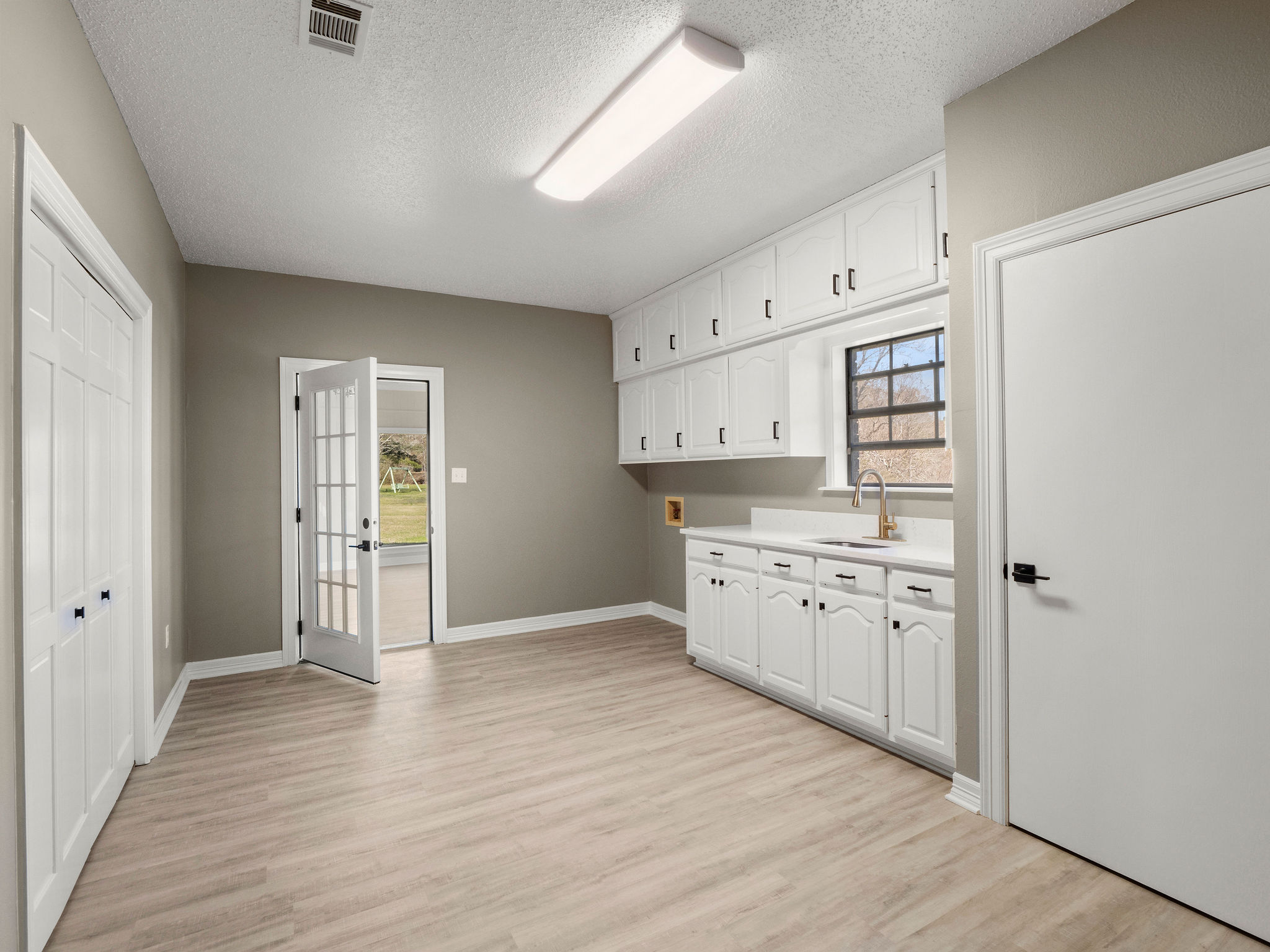 Zwolle, Louisiana, 71486, United States, 5 Bedrooms Bedrooms, ,3 BathroomsBathrooms,Residential,For Sale,1981648