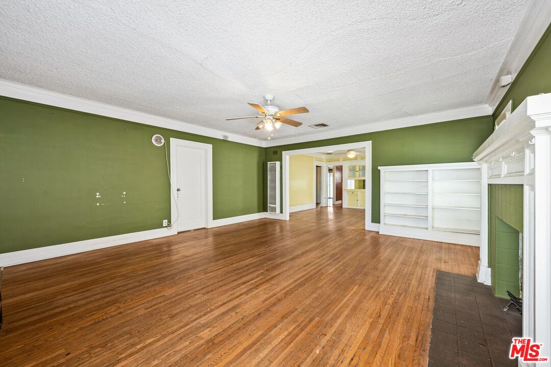 Los Angeles, California, 90004, United States, 3 Bedrooms Bedrooms, ,1 BathroomBathrooms,Residential,For Sale,1896510