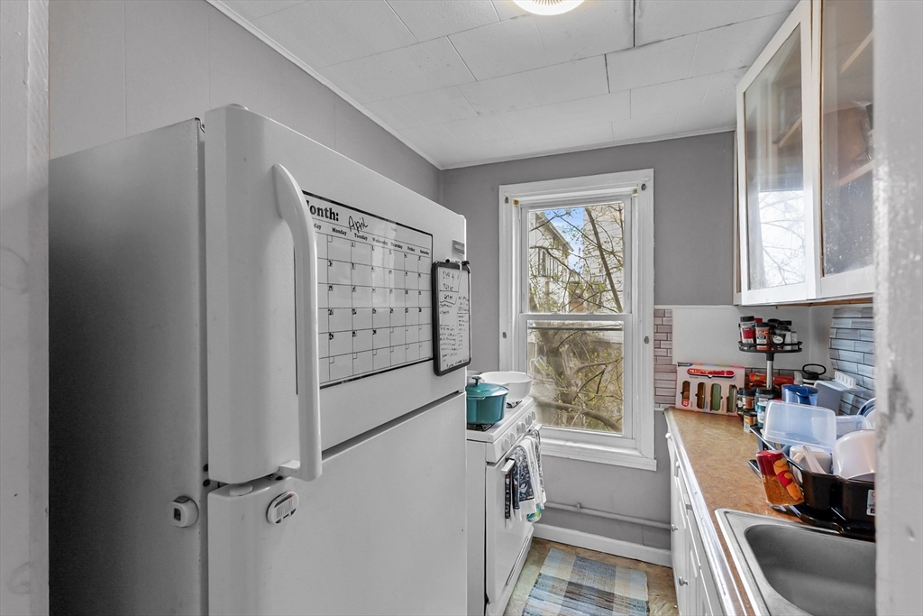 Fall River, Massachusetts, 02721, United States, 9 Bedrooms Bedrooms, ,3 BathroomsBathrooms,Residential,For Sale,1887933