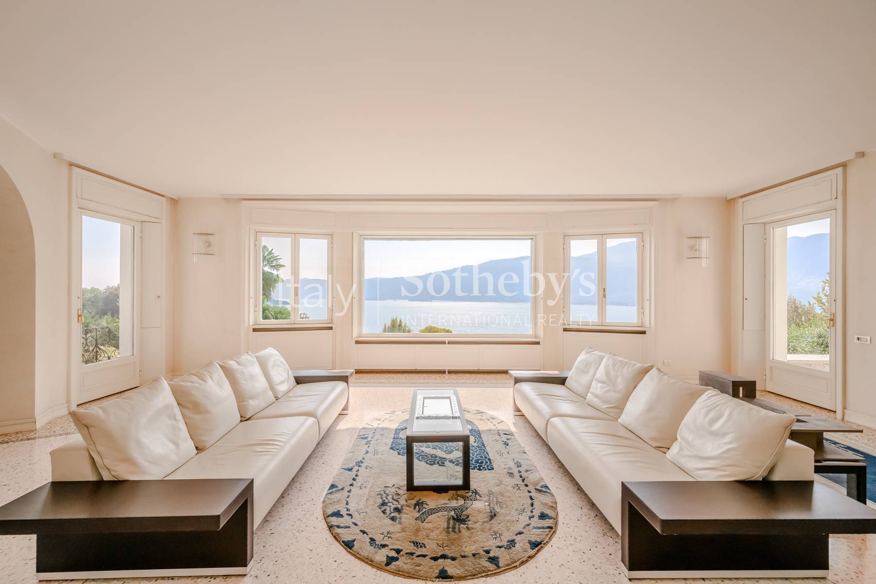  Elegant Villa with a Historic Park and Lake Views - 物件實景