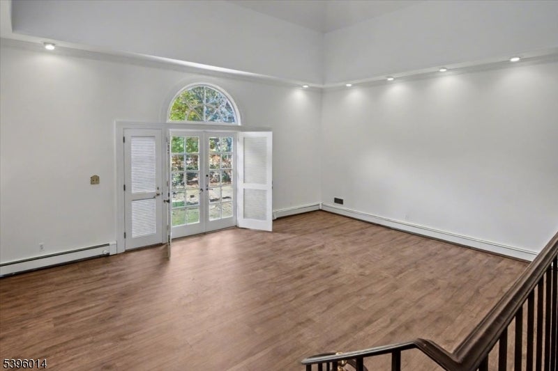 Clifton City, New Jersey, 07013, United States, 5 Bedrooms Bedrooms, ,4 BathroomsBathrooms,Residential,For Sale,1988596