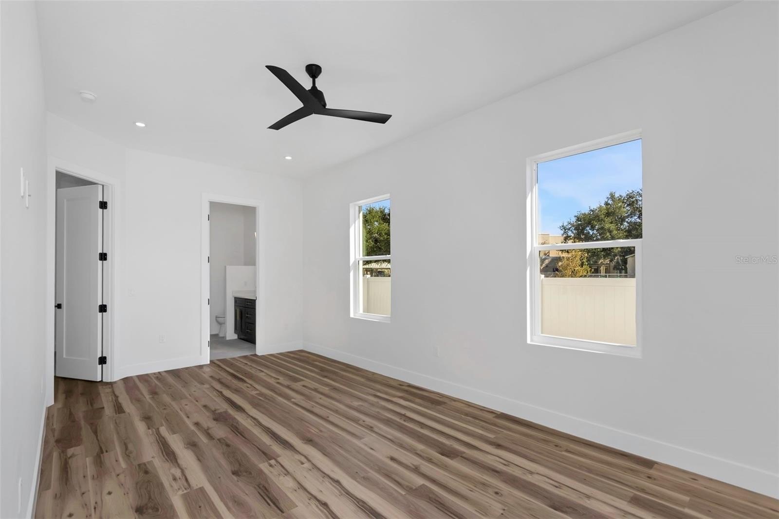 ST PETERSBURG, Florida, 33705, United States, 3 Bedrooms Bedrooms, ,2 BathroomsBathrooms,Residential,For Sale,1989946