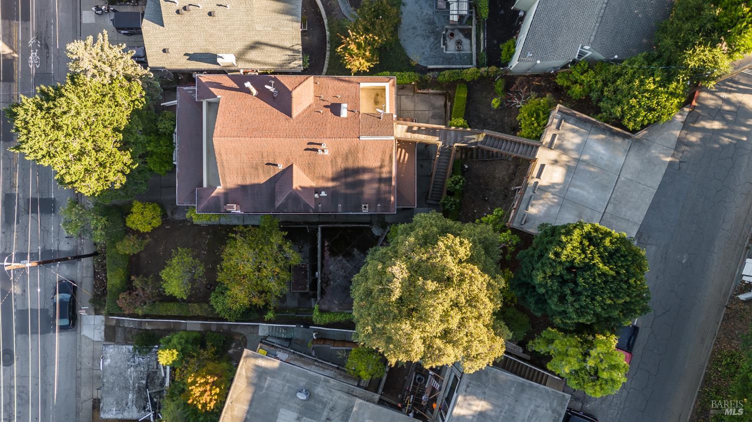 Corte Madera, California, 94925, United States, 6 Bedrooms Bedrooms, ,3 BathroomsBathrooms,Residential,For Sale,1986479