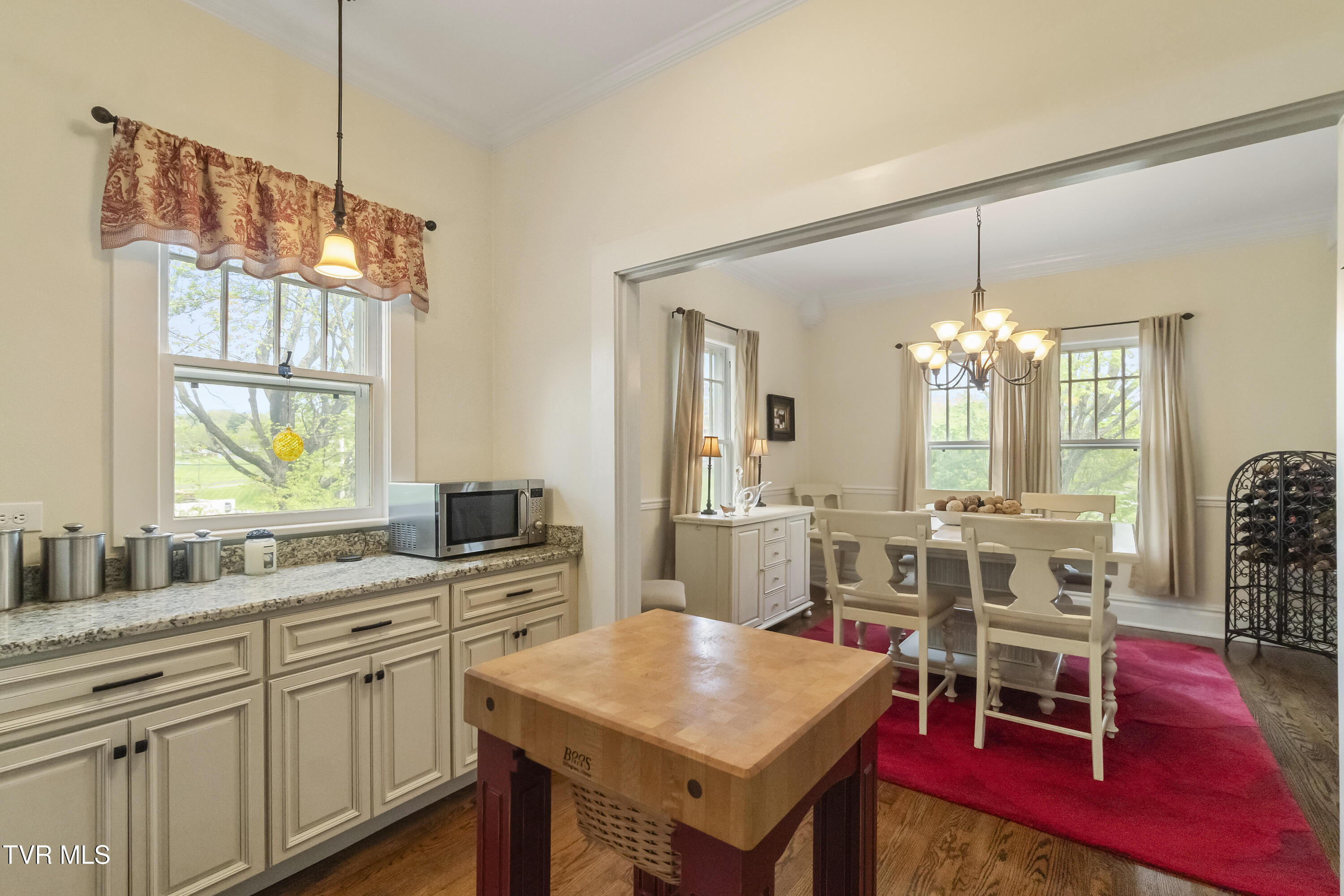 Greeneville, Tennessee, 37745, United States, 4 Bedrooms Bedrooms, ,2 BathroomsBathrooms,Residential,For Sale,1976291