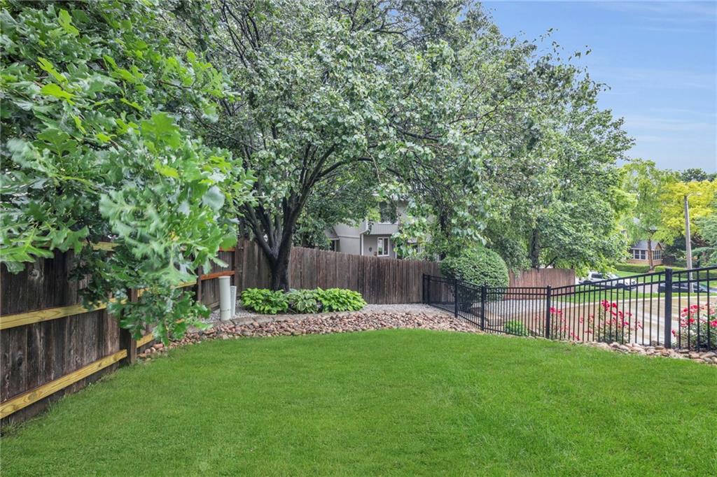 Lawrence, Kansas, 66049, United States, 5 Bedrooms Bedrooms, ,5 BathroomsBathrooms,Residential,For Sale,1848168