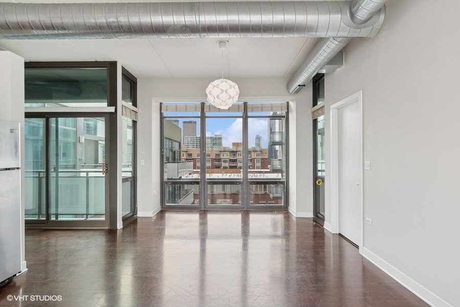 Chicago, Illinois, 60661, United States, 2 Bedrooms Bedrooms, ,2 BathroomsBathrooms,Residential,For Sale,1942571