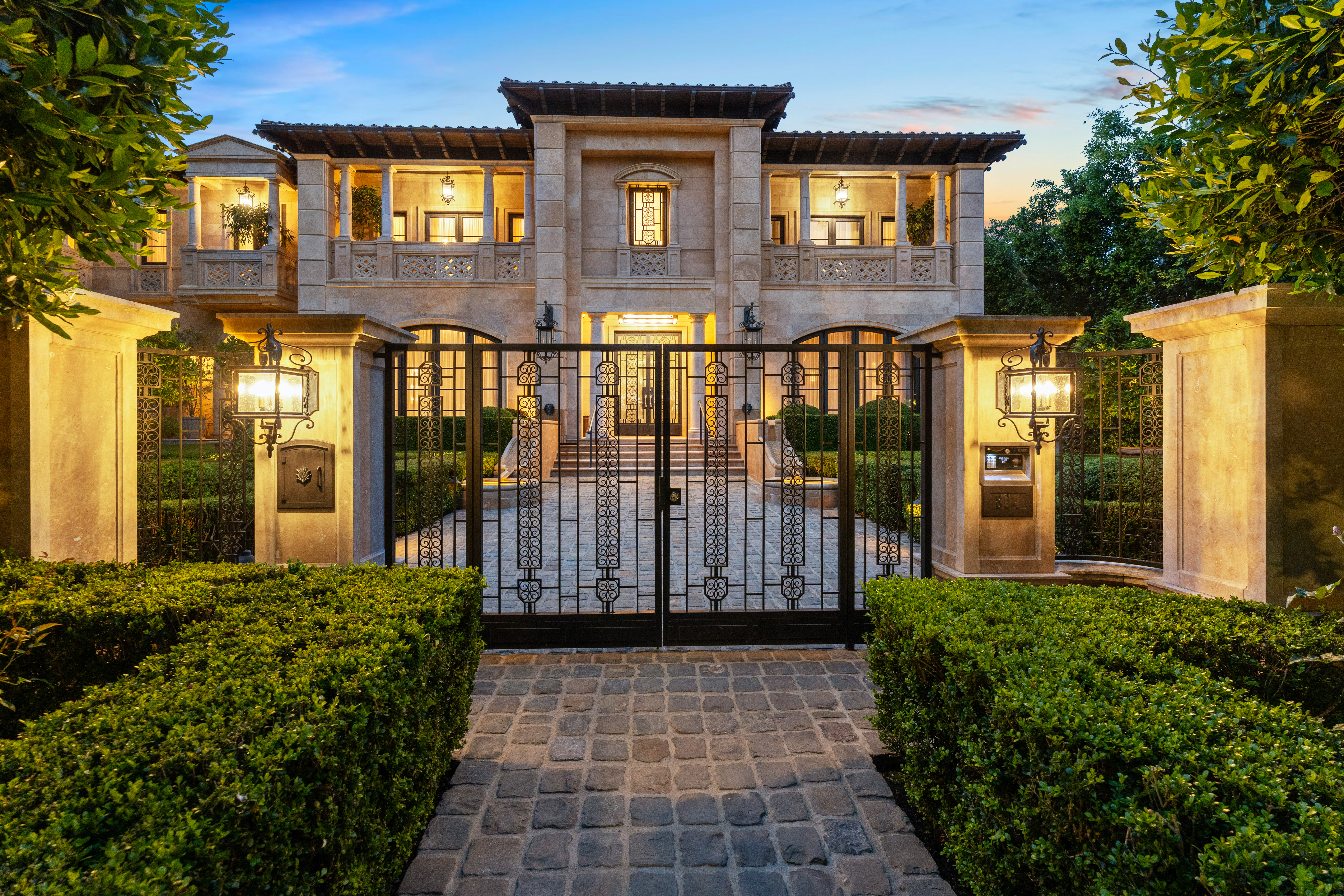 Beverly Hills, California, 90210, United States, 7 Bedrooms Bedrooms, ,15 BathroomsBathrooms,Residential,For Sale,1877085