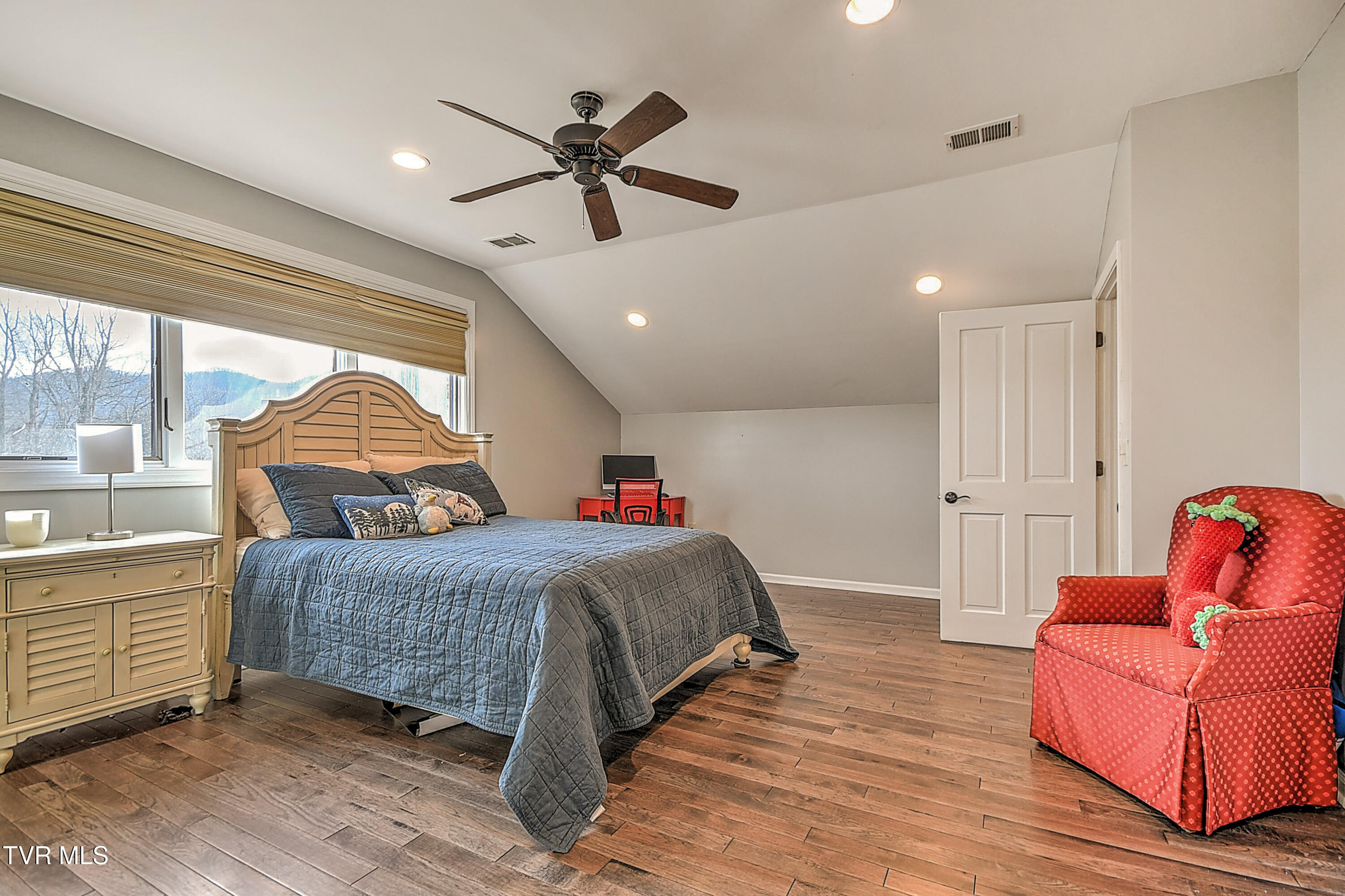 Jonesborough, Tennessee, 37659, United States, 6 Bedrooms Bedrooms, ,6 BathroomsBathrooms,Residential,For Sale,2011777