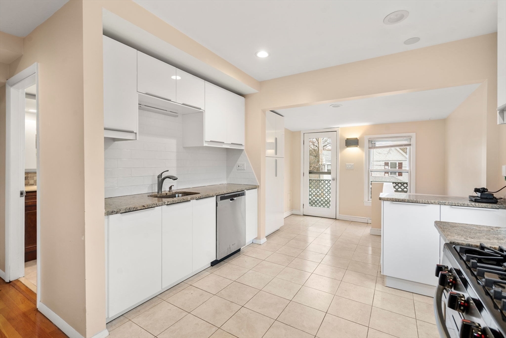 Newton, Massachusetts, 02464, United States, 3 Bedrooms Bedrooms, ,2 BathroomsBathrooms,Residential,For Sale,2000797