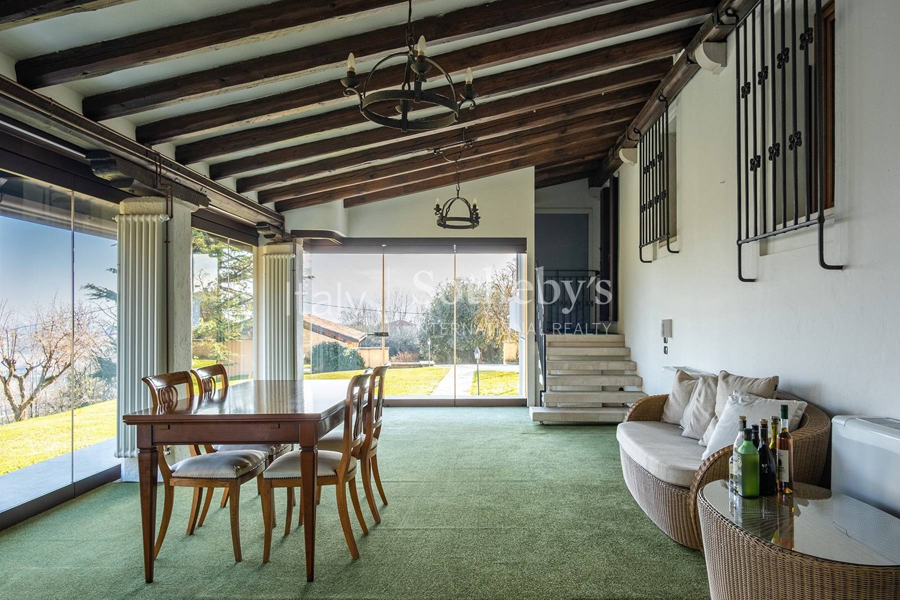  Hillside villa with olive grove and caretaker