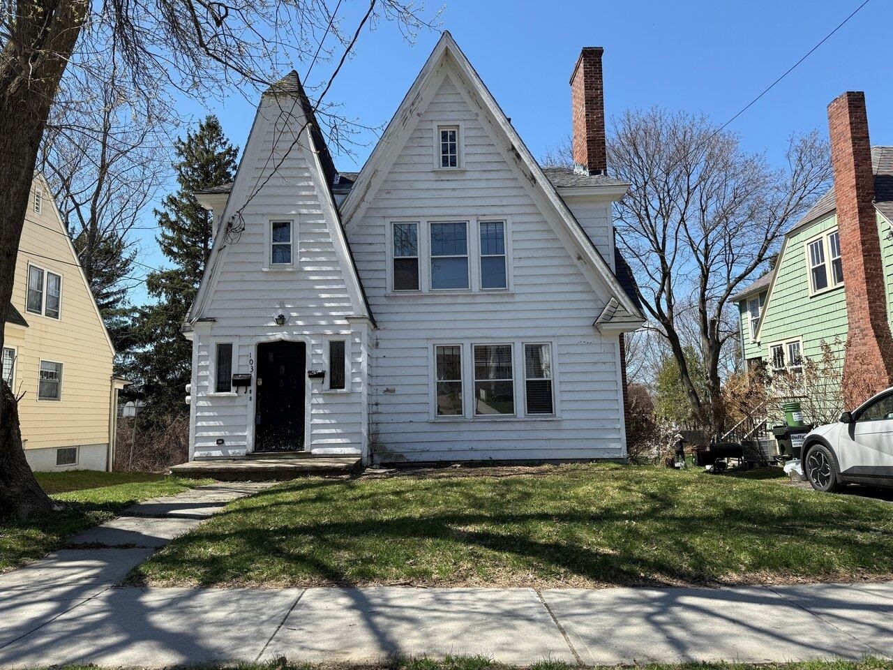 Burlington, Vermont, 05401, United States, 6 Bedrooms Bedrooms, ,2 BathroomsBathrooms,Residential,For Sale,1729174