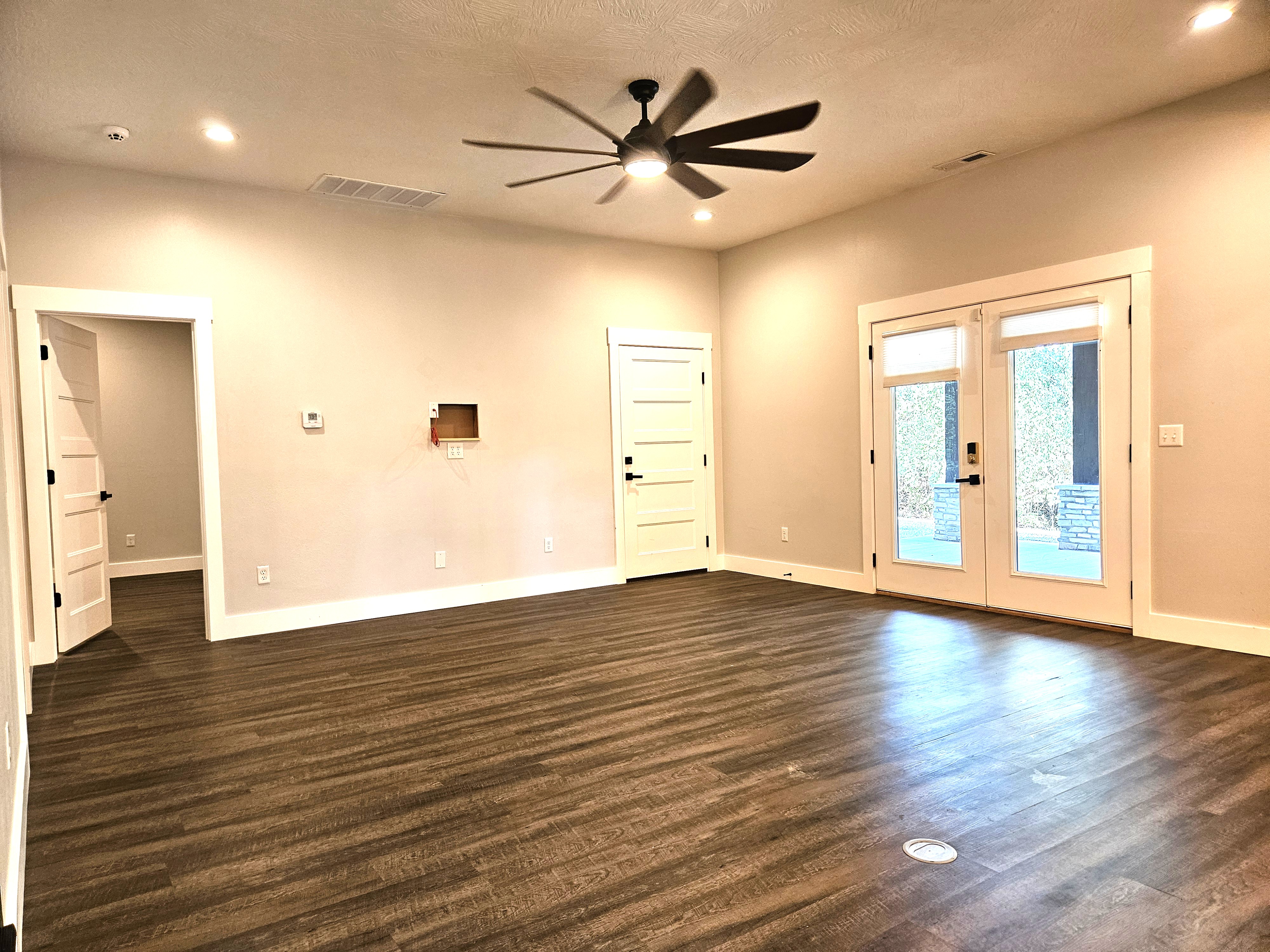 SPRINGFIELD, Missouri, 65804, United States, 4 Bedrooms Bedrooms, ,4 BathroomsBathrooms,Residential,For Sale,1996433