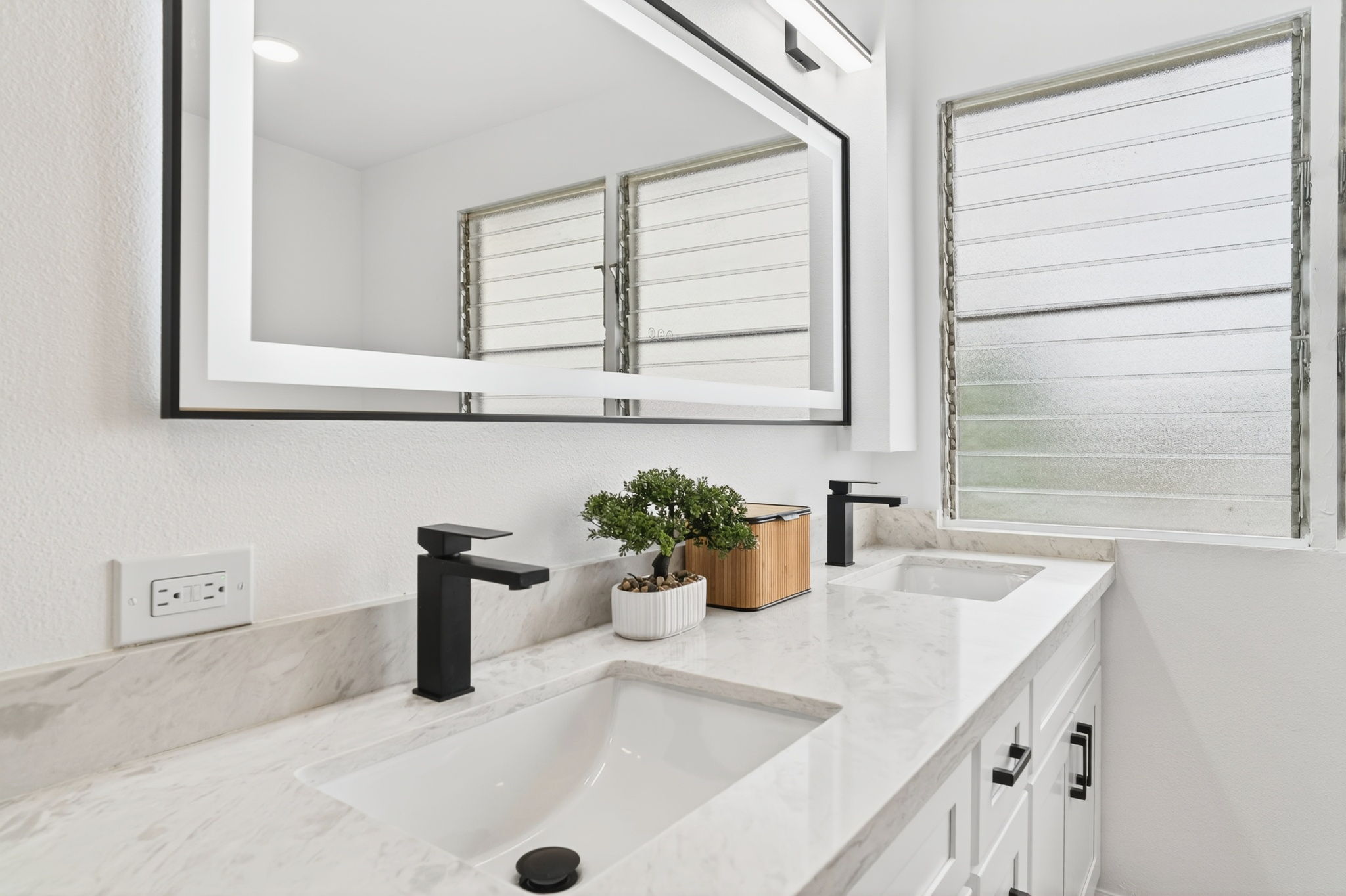 Honolulu, Hawaii, 96818, United States, 4 Bedrooms Bedrooms, ,4 BathroomsBathrooms,Residential,For Sale,2007893