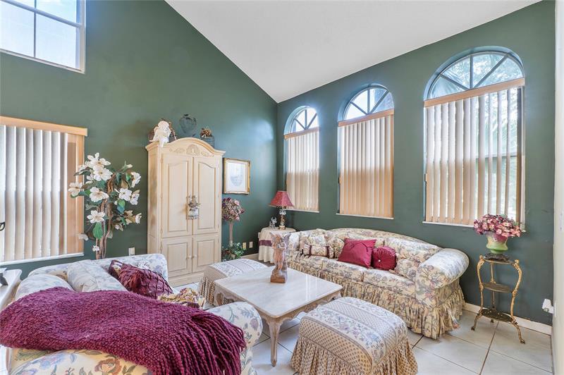 Davie, Florida, 33325, United States, 4 Bedrooms Bedrooms, ,3 BathroomsBathrooms,Residential,For Sale,1837198