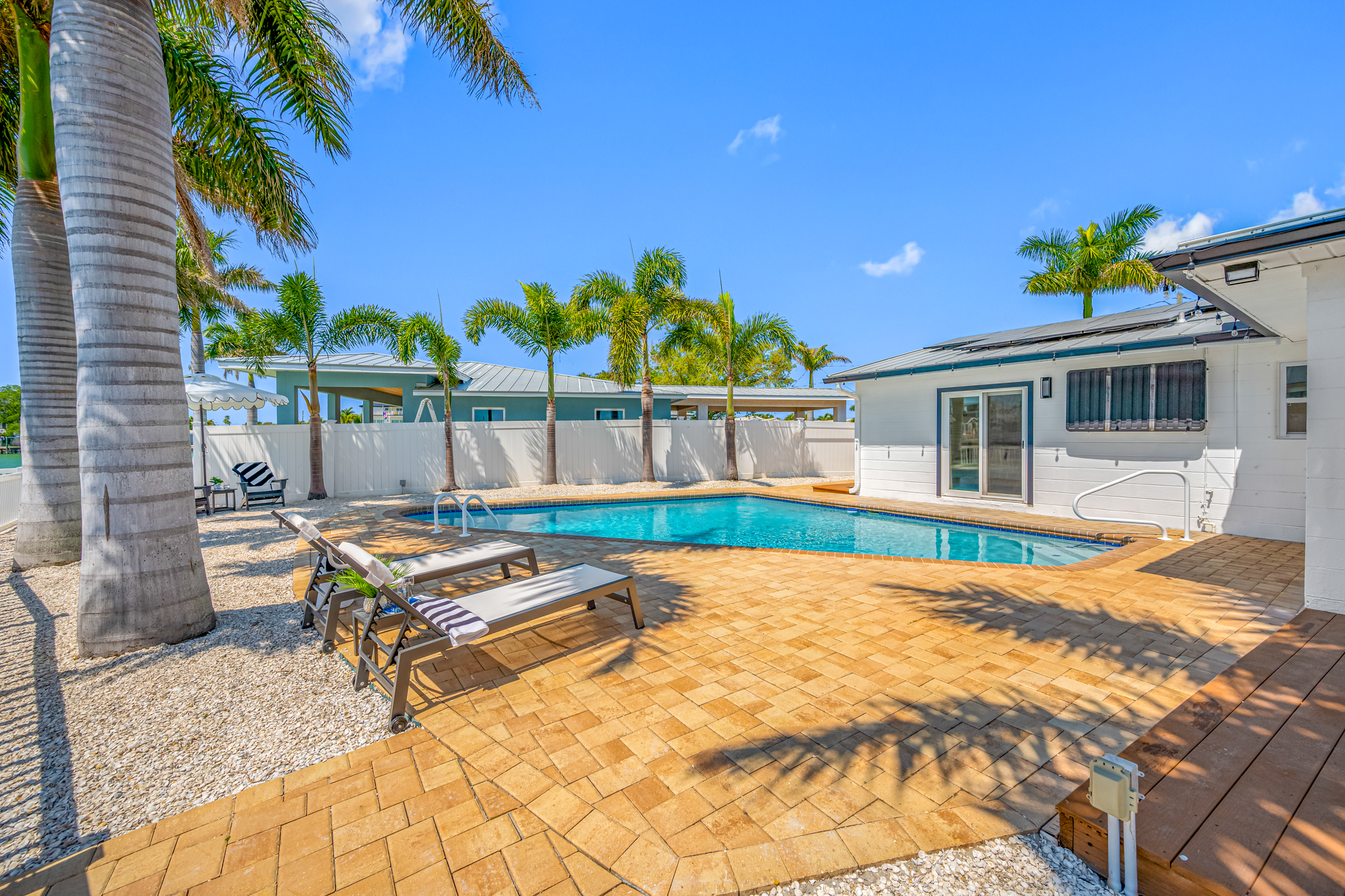 St Petersburg, Florida, 33707, United States, 3 Bedrooms Bedrooms, ,2 BathroomsBathrooms,Residential,For Sale,2034838