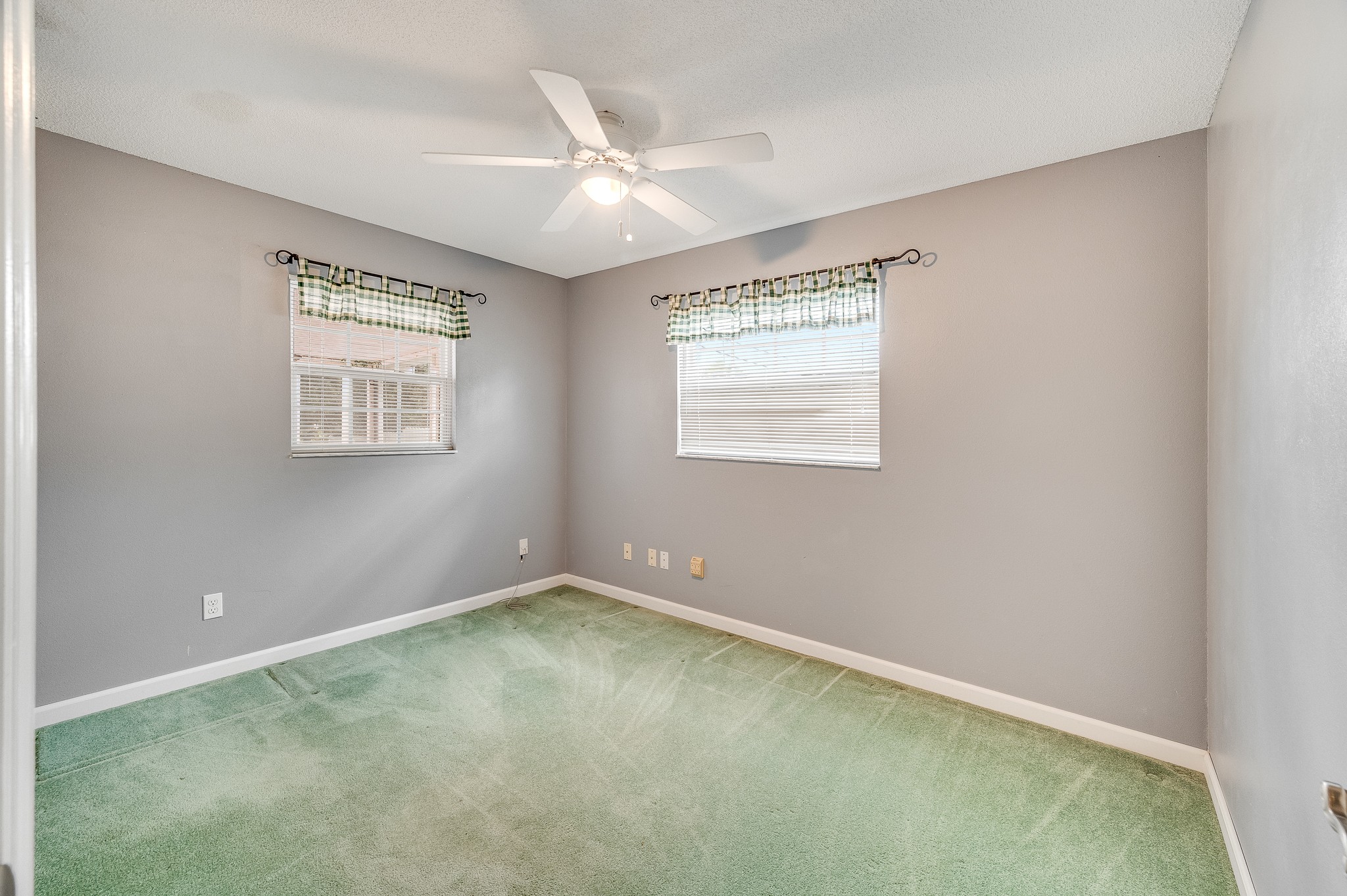  586 Louvre Drive, Melbourne, FL, 32935 - 物件實景