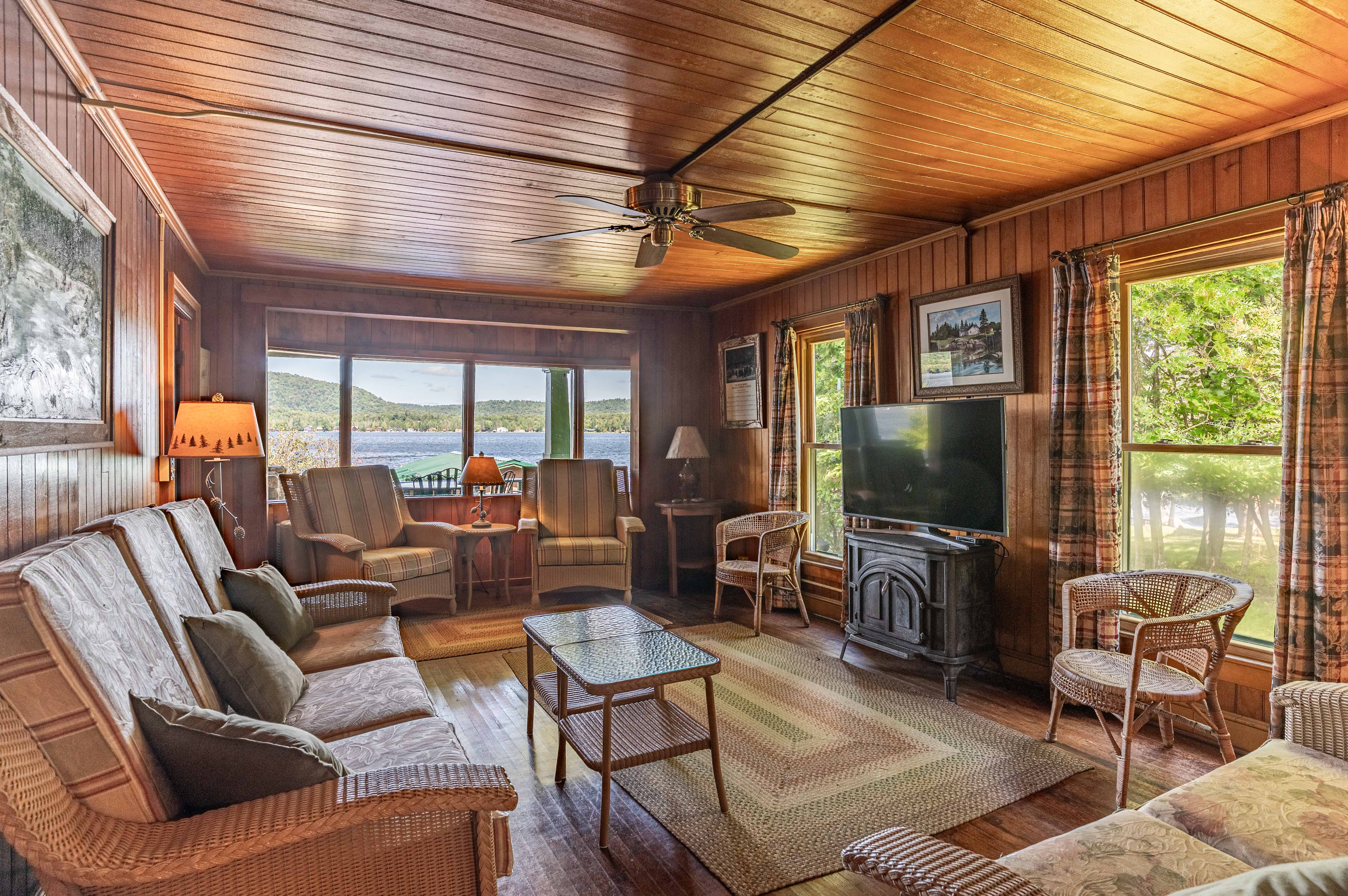  Historic Ramblers Lodge on Fourth Lake - 物件實景