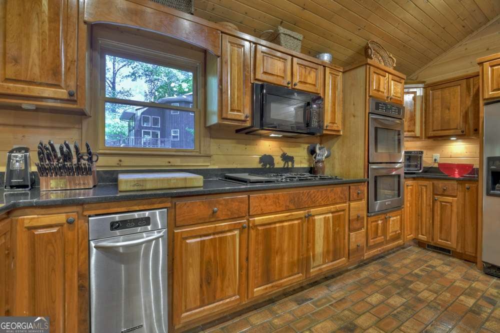 Blue Ridge, Georgia, 30513, United States, 4 Bedrooms Bedrooms, ,3 BathroomsBathrooms,Residential,For Sale,1858936