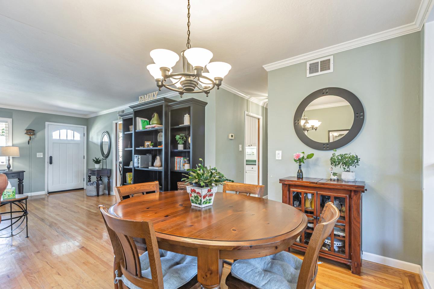 Santa Clara, California, 95050, United States, 3 Bedrooms Bedrooms, ,2 BathroomsBathrooms,Residential,For Sale,1942151