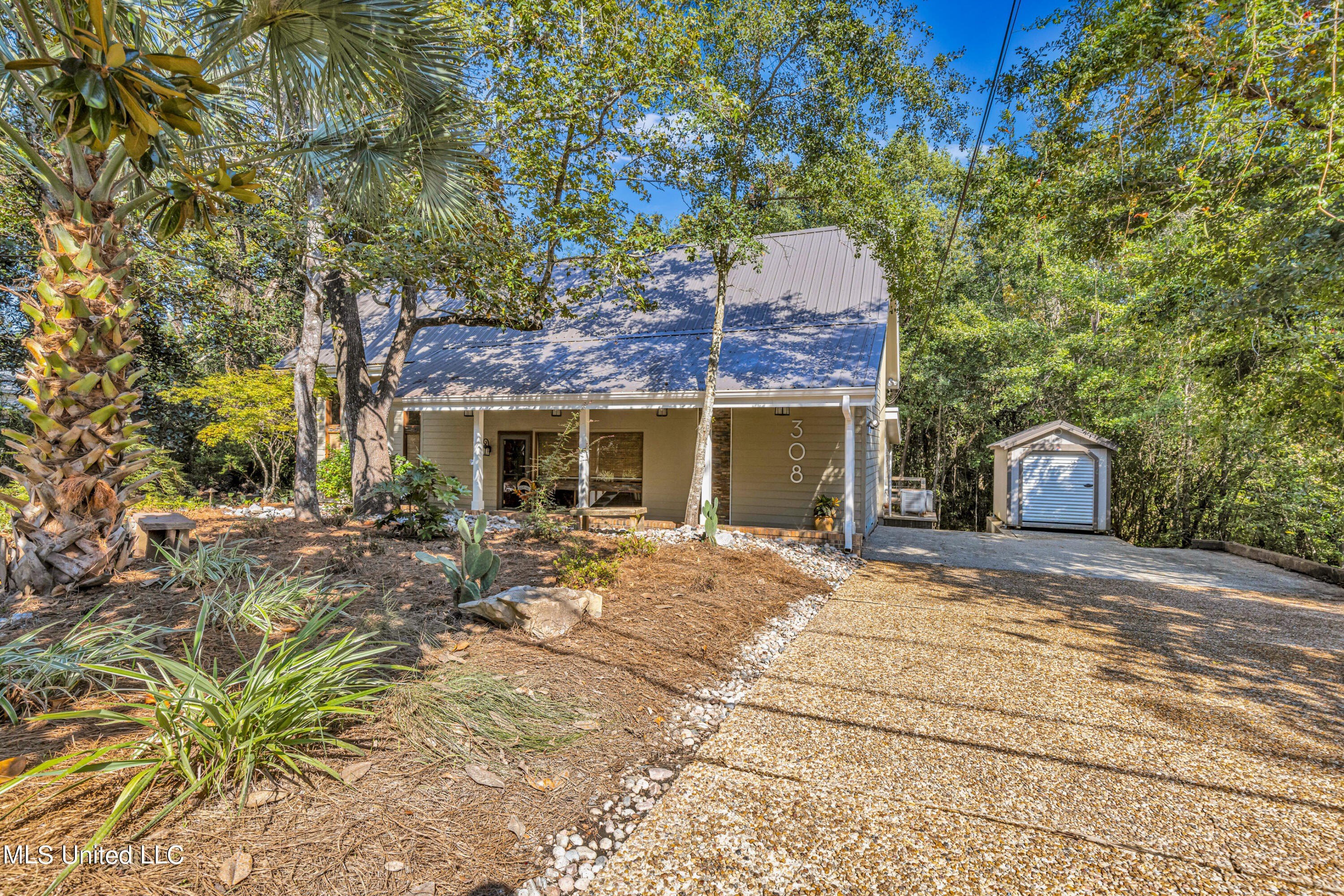 Ocean Springs, Mississippi, 39564, United States, 3 Bedrooms Bedrooms, ,4 BathroomsBathrooms,Residential,For Sale,1942785