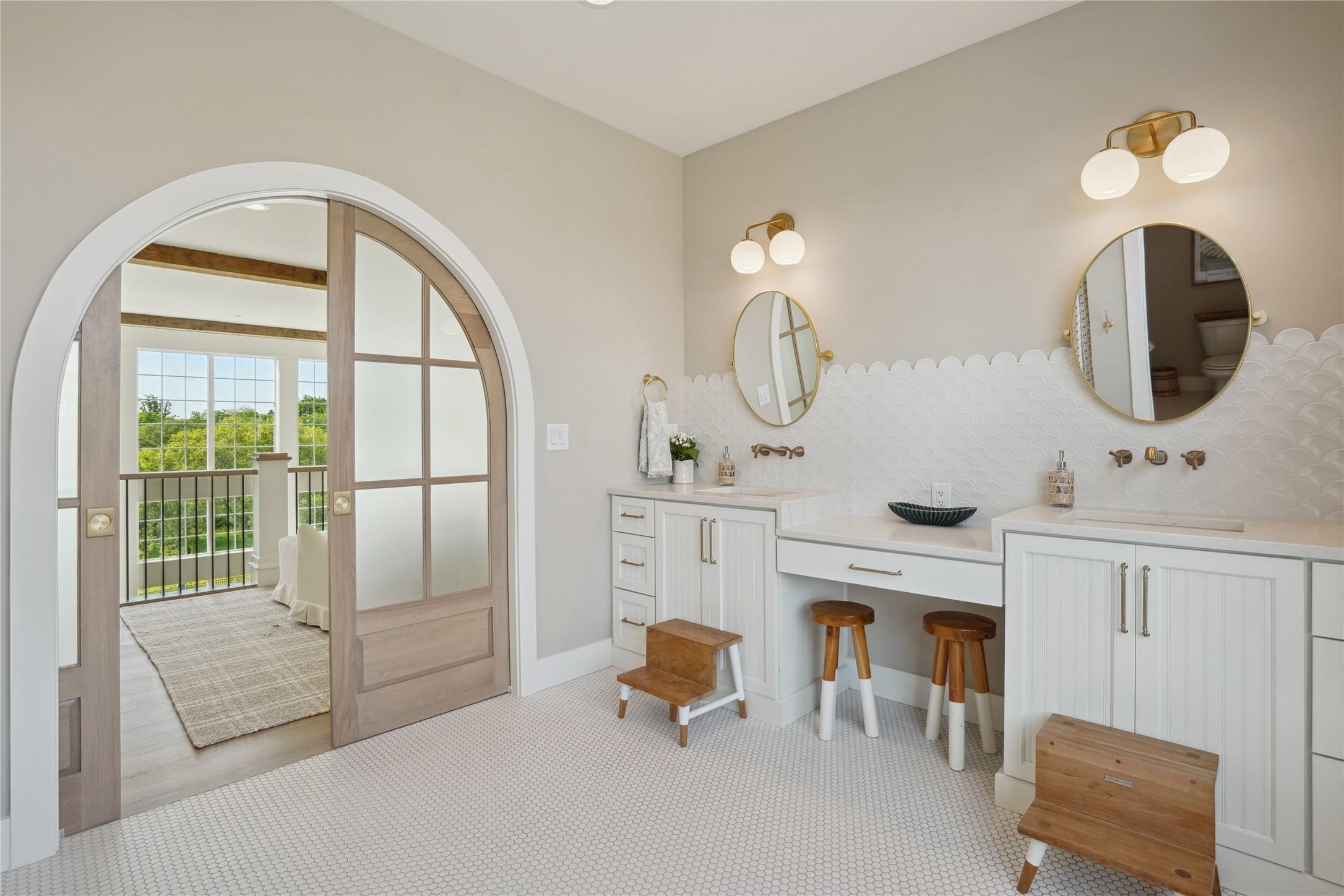 Clive, Iowa, 50325, United States, 5 Bedrooms Bedrooms, ,4 BathroomsBathrooms,Residential,For Sale,1830181