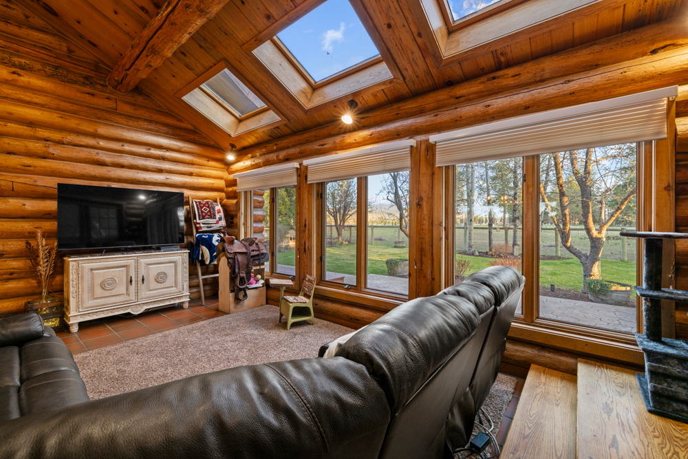 CHILOQUIN, Oregon, 97624, United States, 3 Bedrooms Bedrooms, ,3 BathroomsBathrooms,Residential,For Sale,1974697