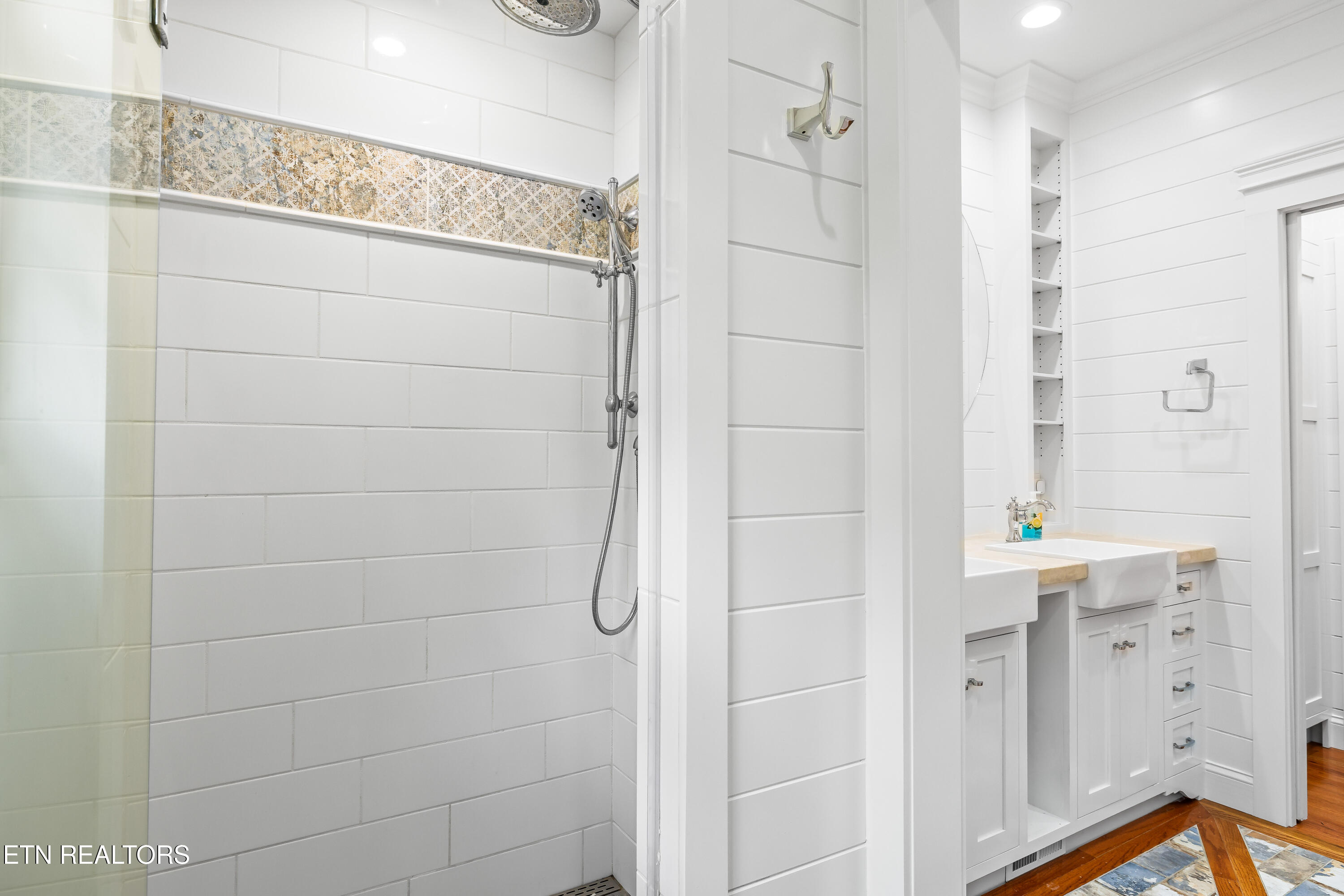 Maryville, Tennessee, 37803, United States, 4 Bedrooms Bedrooms, ,5 BathroomsBathrooms,Residential,For Sale,1984597