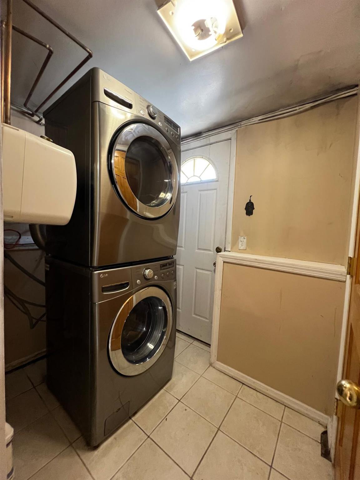 Island Park, New York, 11558, United States, 3 Bedrooms Bedrooms, ,2 BathroomsBathrooms,Residential,For Sale,1738774