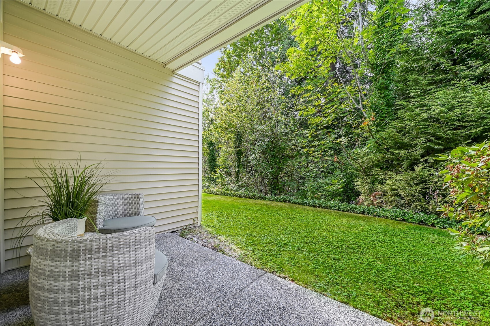 Bothell, Washington, 98011, United States, 2 Bedrooms Bedrooms, ,1 BathroomBathrooms,Residential,For Sale,1933100