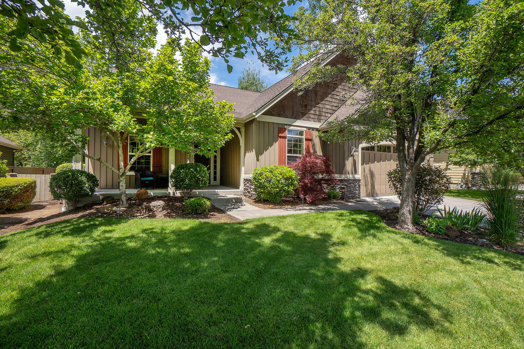 Bend, Oregon, 97702, United States, 3 Bedrooms Bedrooms, ,2 BathroomsBathrooms,Residential,For Sale,1883442