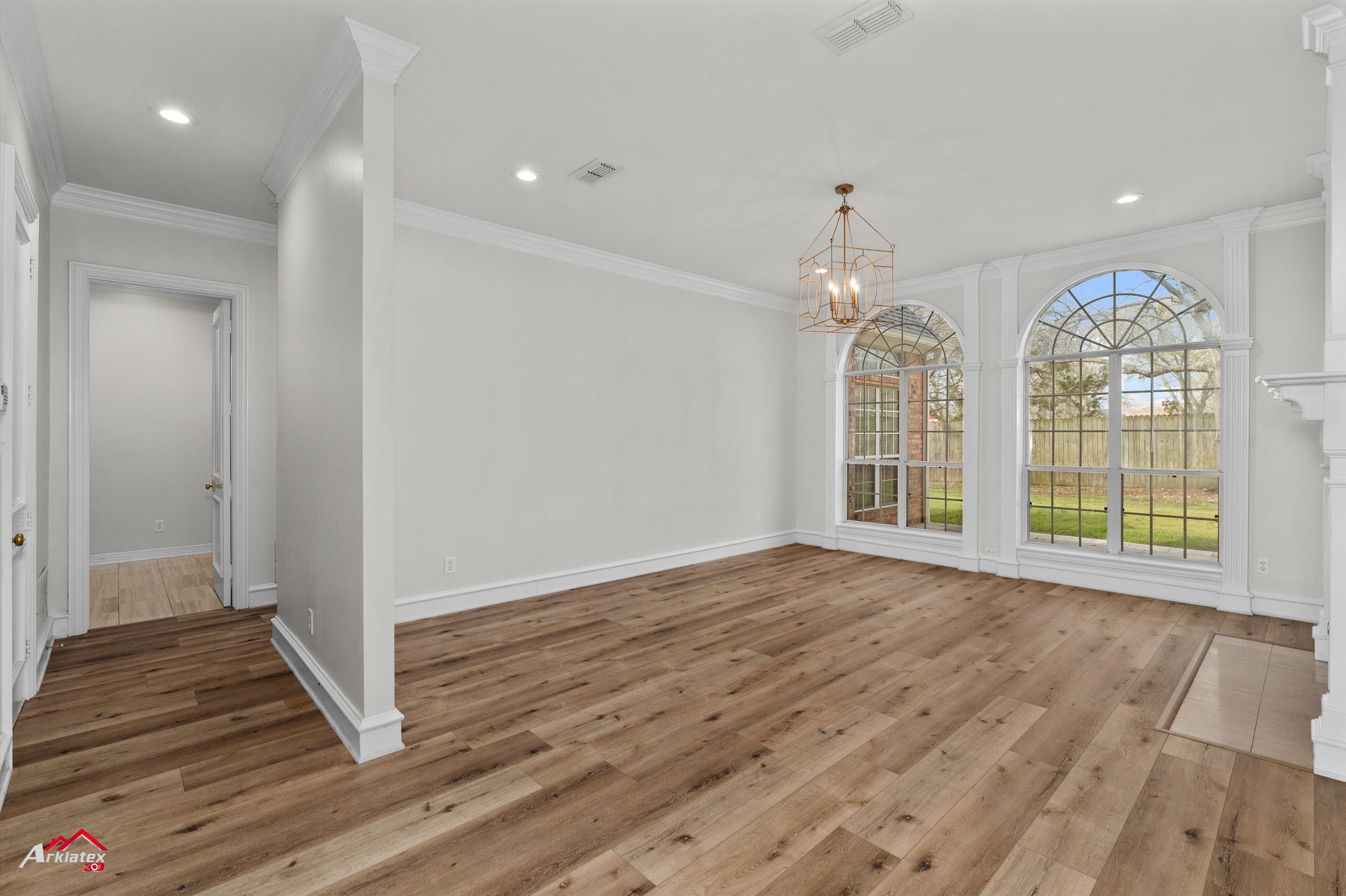 Henderson, Texas, 75703, United States, 5 Bedrooms Bedrooms, ,4 BathroomsBathrooms,Residential,For Sale,1934371