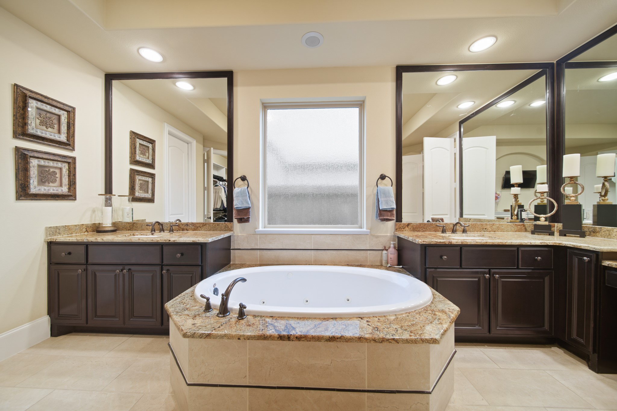 Friendswood, Texas, 77546, United States, 5 Bedrooms Bedrooms, ,6 BathroomsBathrooms,Residential,For Sale,1989691