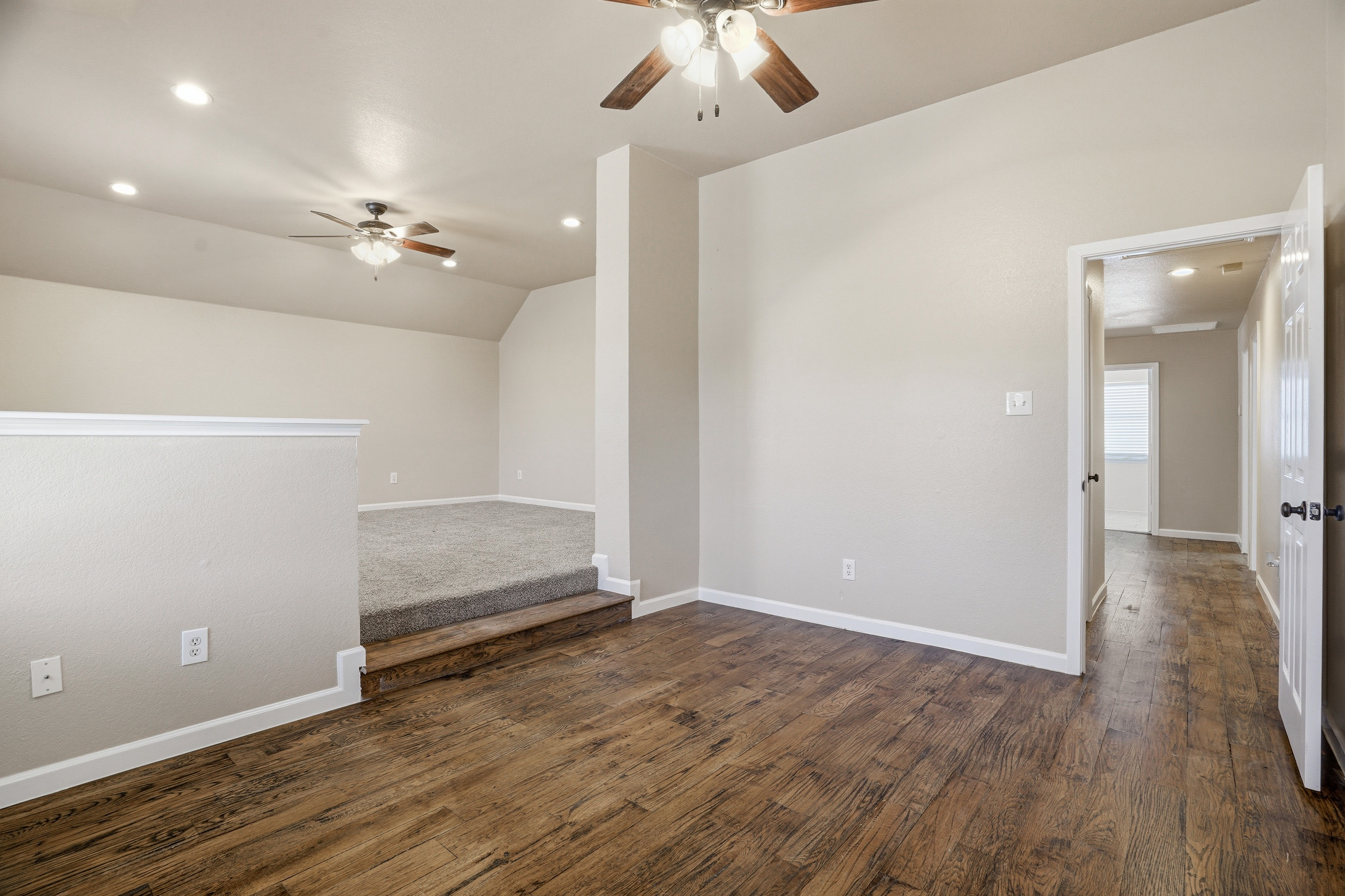  Stylish Keller Living with Bonus Room & Custom Touches - 物件實景