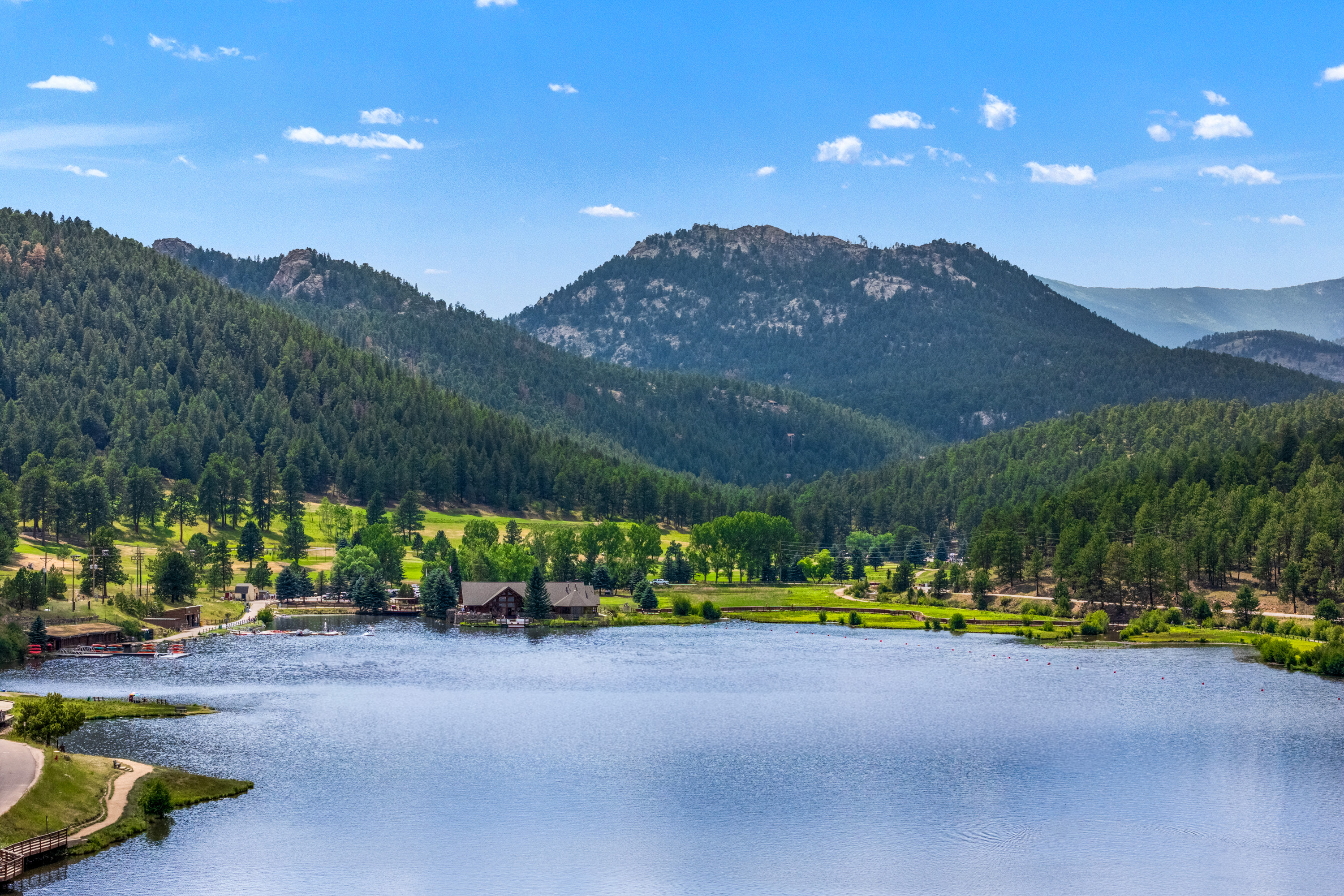  Rare Opportunity to Own 2 Homes Just Steps Away from Coveted Evergreen Lake - 物件實景